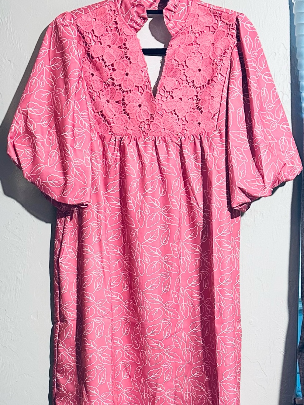 NWOT Magenta Leaf Print Crochet Yoke Puff Sleeve Babydoll Barbiecore Boho Tunic